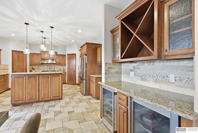 18664 Oregon Circle, Elkhorn, NE 68022