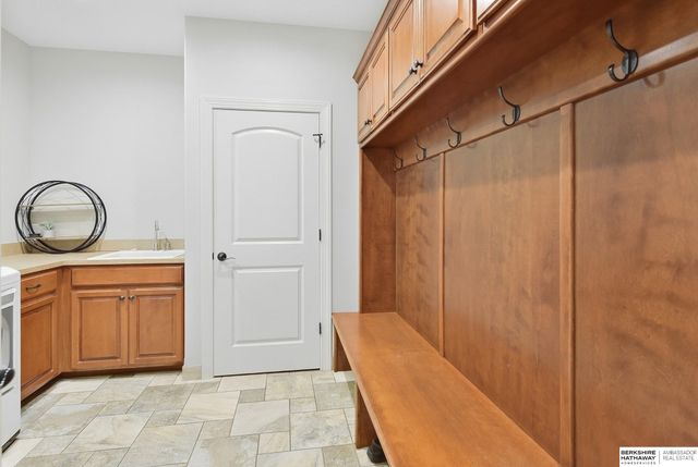 18664 Oregon Circle, Elkhorn, NE 68022