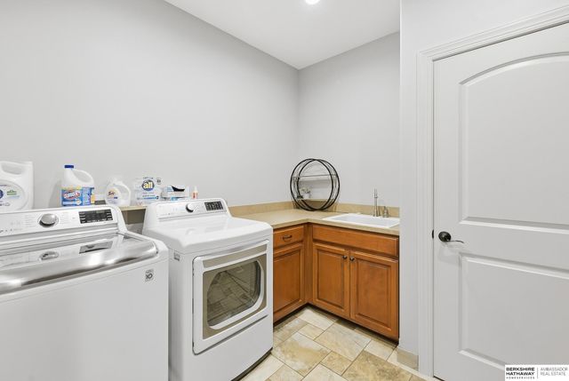 18664 Oregon Circle, Elkhorn, NE 68022