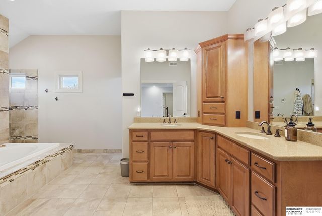 18664 Oregon Circle, Elkhorn, NE 68022