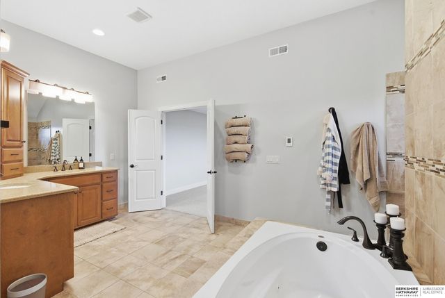 18664 Oregon Circle, Elkhorn, NE 68022