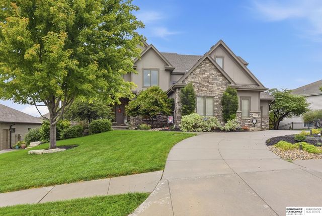 18664 Oregon Circle, Elkhorn, NE 68022