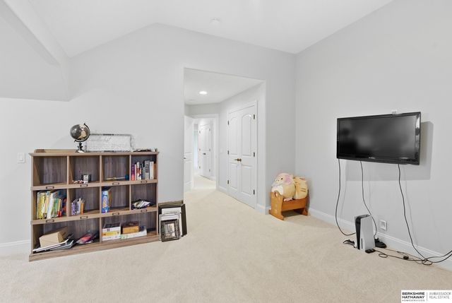 18664 Oregon Circle, Elkhorn, NE 68022