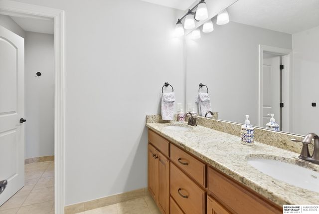 18664 Oregon Circle, Elkhorn, NE 68022