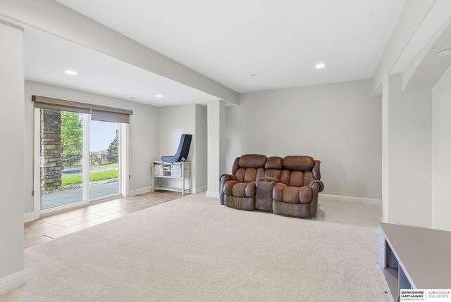 18664 Oregon Circle, Elkhorn, NE 68022