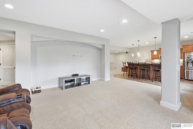 18664 Oregon Circle, Elkhorn, NE 68022