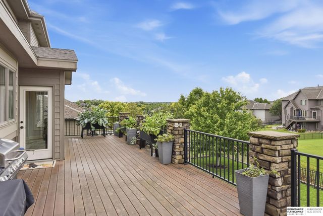 18664 Oregon Circle, Elkhorn, NE 68022