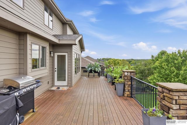 18664 Oregon Circle, Elkhorn, NE 68022