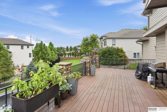 18664 Oregon Circle, Elkhorn, NE 68022