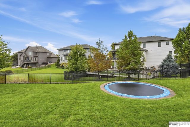 18664 Oregon Circle, Elkhorn, NE 68022