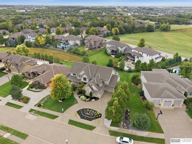 18664 Oregon Circle, Elkhorn, NE 68022