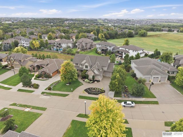 18664 Oregon Circle, Elkhorn, NE 68022