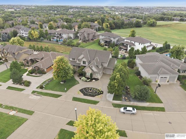18664 Oregon Circle, Elkhorn, NE 68022