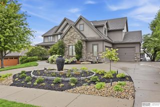 18664 Oregon Circle, Elkhorn, NE 68022