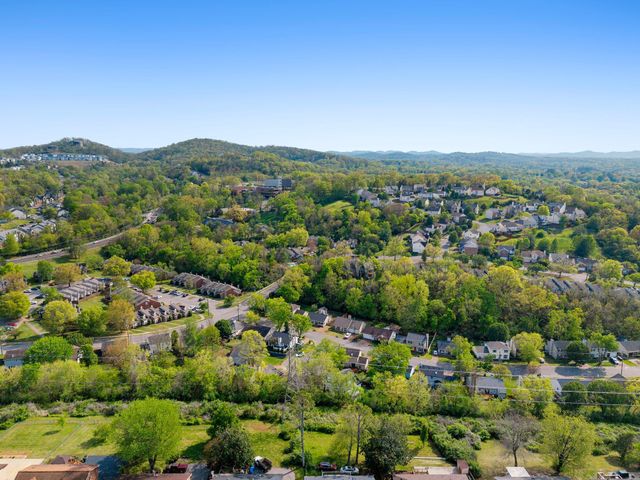 4909 Yorkshire Rd, Nashville, TN 37211