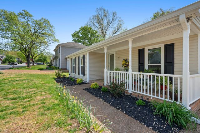 4909 Yorkshire Rd, Nashville, TN 37211