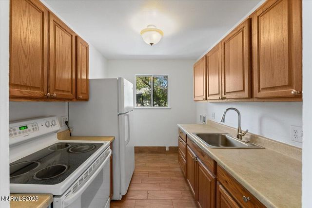 601 Oakwood Drive Apt 4, Sparks, NV 89431