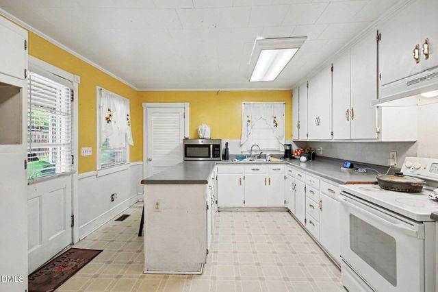 2006 N Ashland Drive, Burlington, NC 27217