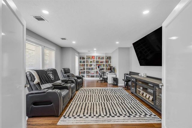 913 NW Becontree Dr, Lawton, OK 73505