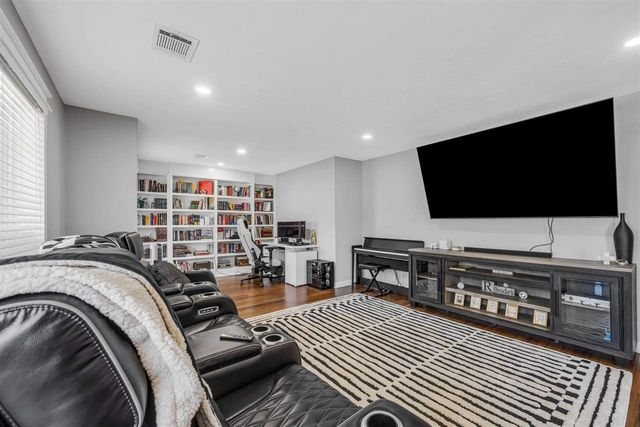 913 NW Becontree Dr, Lawton, OK 73505