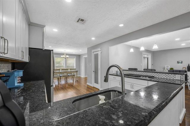 913 NW Becontree Dr, Lawton, OK 73505