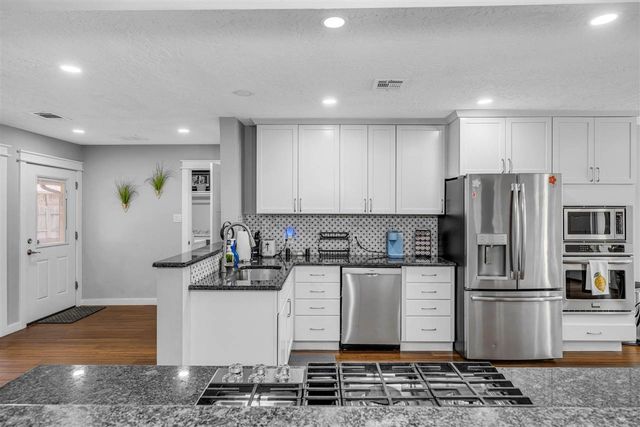 913 NW Becontree Dr, Lawton, OK 73505