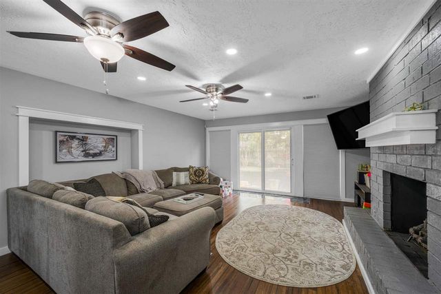 913 NW Becontree Dr, Lawton, OK 73505