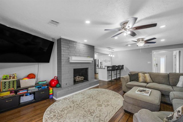 913 NW Becontree Dr, Lawton, OK 73505