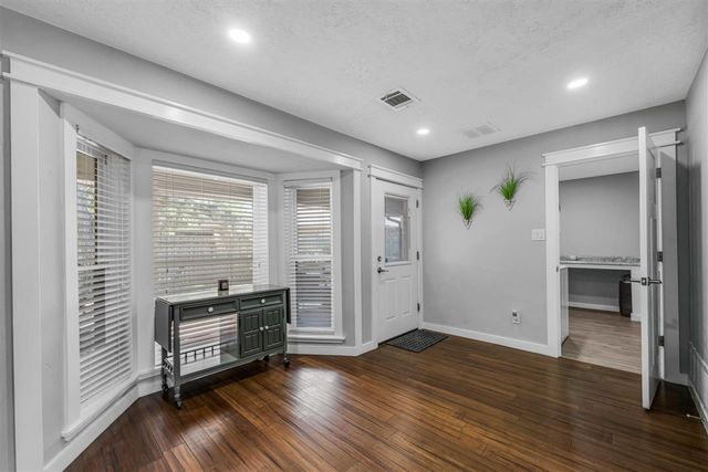 913 NW Becontree Dr, Lawton, OK 73505