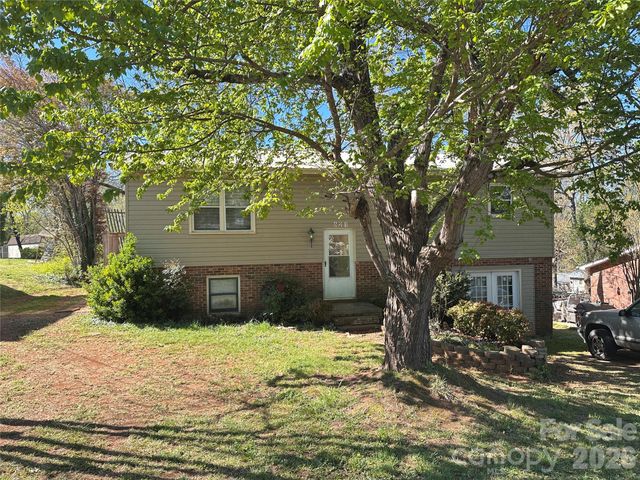 621 E 11th Street, Newton, NC 28658