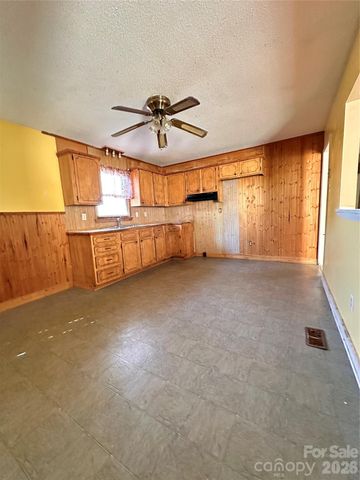 621 E 11th Street, Newton, NC 28658