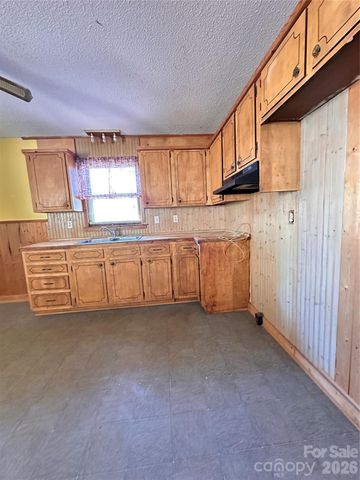 621 E 11th Street, Newton, NC 28658