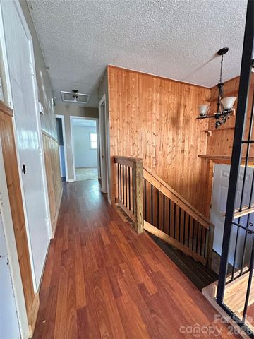 621 E 11th Street, Newton, NC 28658