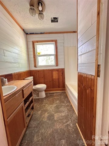 621 E 11th Street, Newton, NC 28658