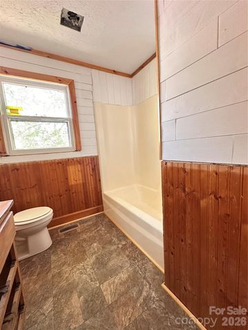 621 E 11th Street, Newton, NC 28658