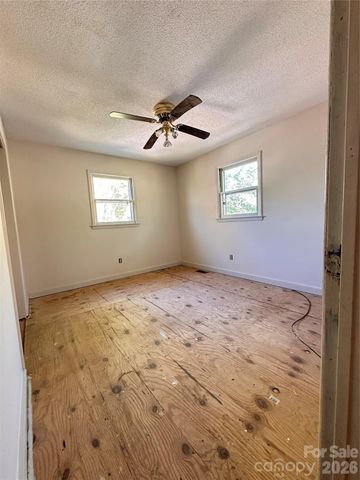 621 E 11th Street, Newton, NC 28658