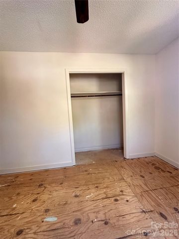 621 E 11th Street, Newton, NC 28658