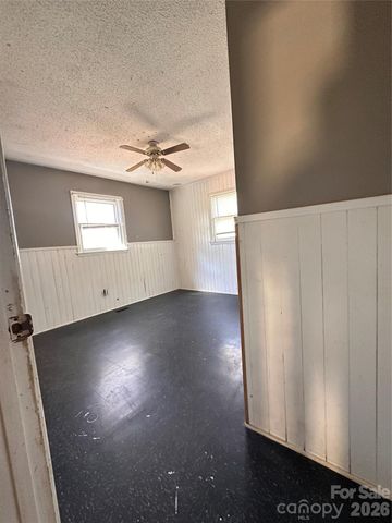 621 E 11th Street, Newton, NC 28658