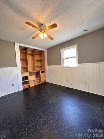 621 E 11th Street, Newton, NC 28658