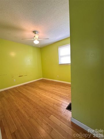 621 E 11th Street, Newton, NC 28658