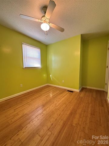 621 E 11th Street, Newton, NC 28658