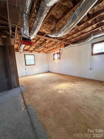 621 E 11th Street, Newton, NC 28658