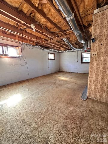 621 E 11th Street, Newton, NC 28658