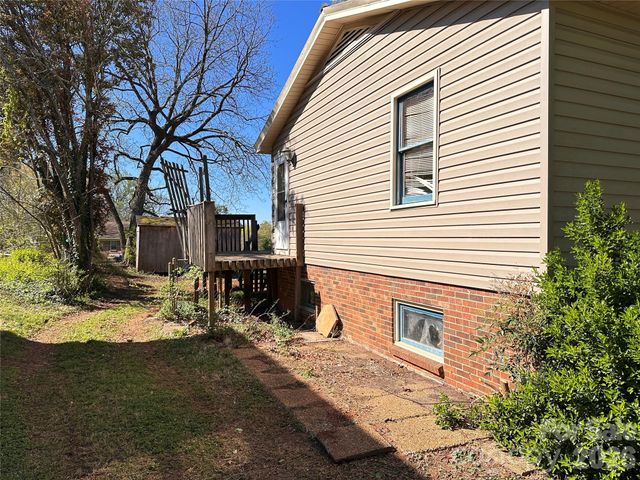 621 E 11th Street, Newton, NC 28658