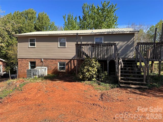 621 E 11th Street, Newton, NC 28658