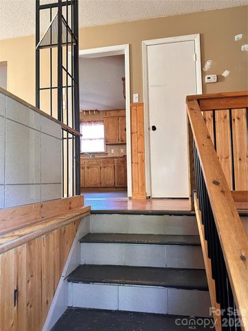 621 E 11th Street, Newton, NC 28658