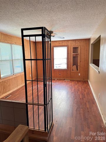 621 E 11th Street, Newton, NC 28658