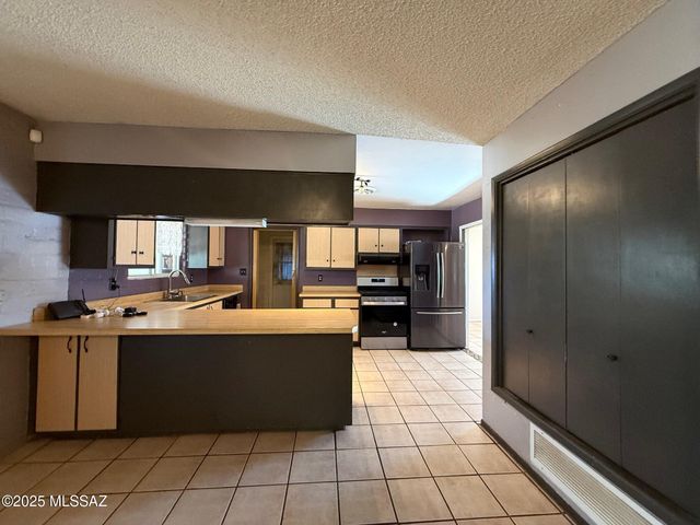 2856 W Trails End Road, Benson, AZ 85602