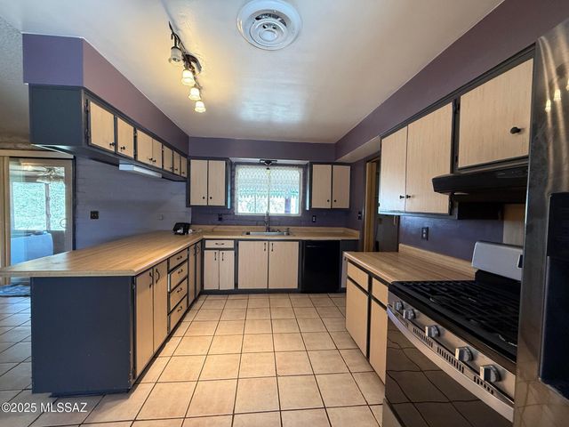 2856 W Trails End Road, Benson, AZ 85602