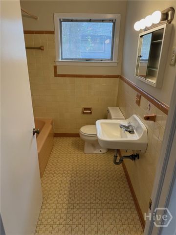 2101 Oakland Court A & B, Savannah, GA 31404